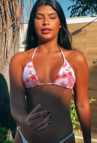 Hot Thaina Amorim Shows Cleavage in Bikini