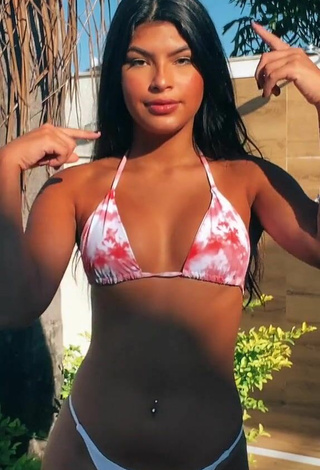 2. Hot Thaina Amorim Shows Cleavage in Bikini