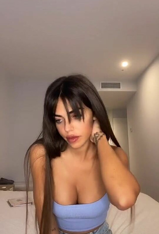 4. Amazing Violeta Mangriñán Shows Cleavage in Hot Blue Crop Top