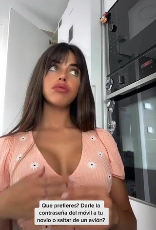 2. Hot Violeta Mangriñán Shows Cleavage in Pink Crop Top