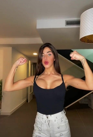 2. Hot Violeta Mangriñán Shows Cleavage in Black Top while doing Dance