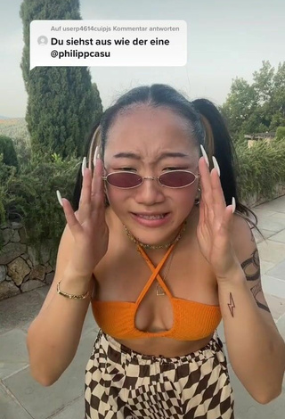 2. Sexy Xinting Wang Shows Cleavage in Orange Bikini Top