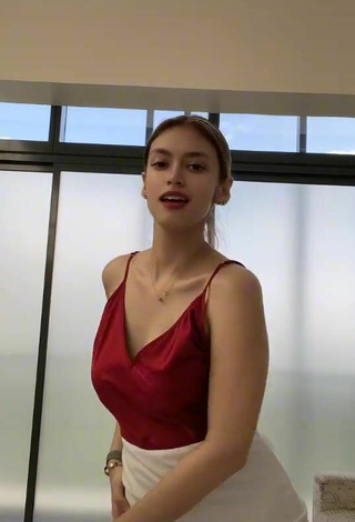4. Sexy Yvonne Aresu in Red Top