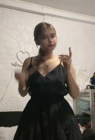 Sexy Yvonne Aresu in Black Dress