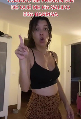 5. Sexy Alba Vera Shows Cleavage in Black Crop Top and Bouncing Boobs