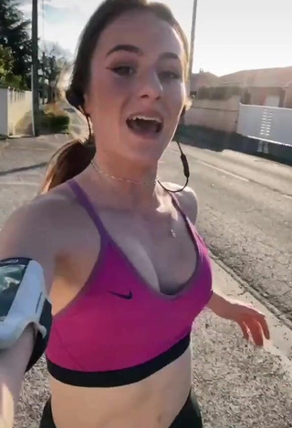 3. Hot alixxbvl Shows Cleavage in Pink Sport Bra in a Street