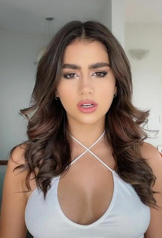 4. Hottie Anahí Shows Cleavage in White Crop Top