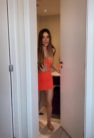 Erotic Késia Muniz de Oliveira Shows Cleavage in Orange Dress