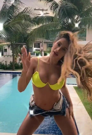 2. Sweetie Késia Muniz de Oliveira in Yellow Bikini Top at the Swimming Pool