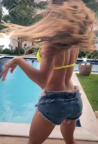 5. Sweetie Késia Muniz de Oliveira in Yellow Bikini Top at the Swimming Pool