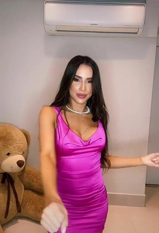 2. Hottie Késia Muniz de Oliveira Shows Cleavage in Pink Dress