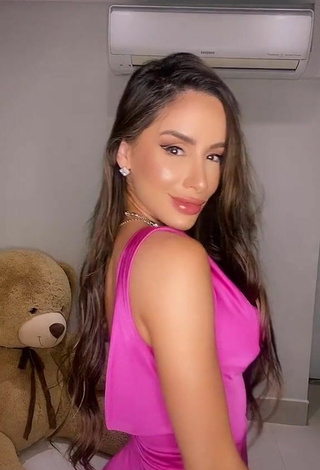 Beautiful Késia Muniz de Oliveira Shows Cleavage in Sexy Pink Dress
