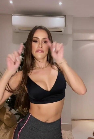 5. Sexy Késia Muniz de Oliveira Shows Cleavage in Black Sport Bra and Bouncing Breasts while Twerking