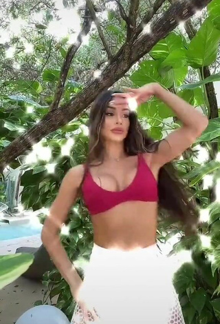 2. Cute Késia Muniz de Oliveira Shows Cleavage in Red Bikini Top while Twerking