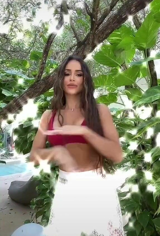 6. Cute Késia Muniz de Oliveira Shows Cleavage in Red Bikini Top while Twerking