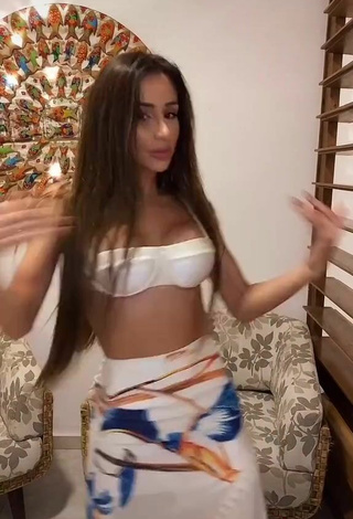 6. Hot Késia Muniz de Oliveira Shows Cleavage in White Bikini Top