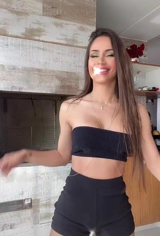 Sexy Késia Muniz de Oliveira Shows Cleavage in Black Tube Top