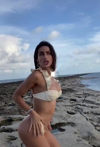 6. Sexy Késia Muniz de Oliveira in Thong at the Beach