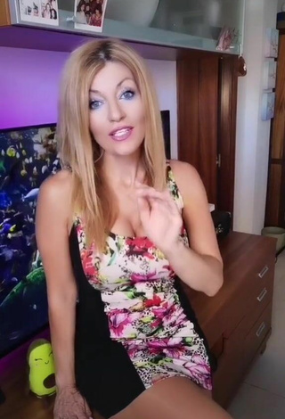 5. Gorgeous Lidia Shows Cleavage in Alluring Floral Dress