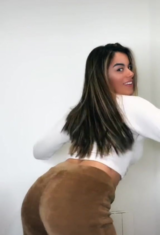 4. Pretty Faina Insense Punzano Shows Cleavage and Booty Shaking