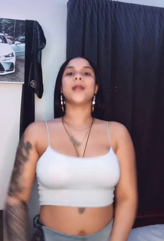 1. Sexy Yary Perez Shows Cleavage and Bouncing Boobs