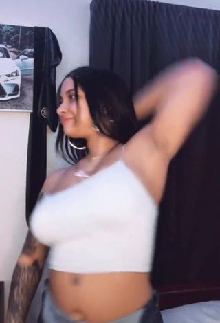 3. Sexy Yary Perez Shows Cleavage and Bouncing Boobs