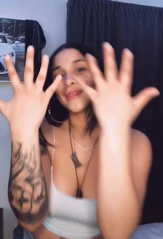 7. Sexy Yary Perez Shows Cleavage and Bouncing Boobs