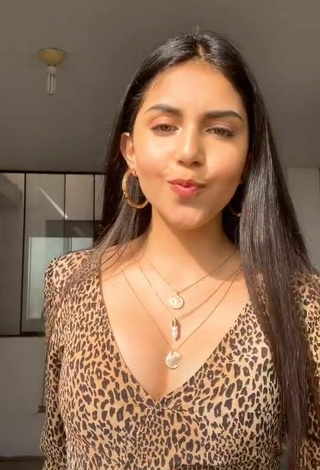 Hot Geyli Vargas Shows Cleavage in Leopard Dress