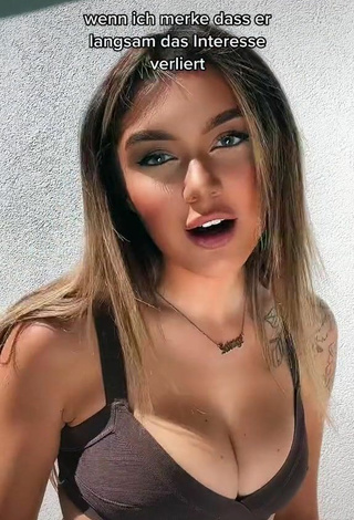 Sexy Gwendolyn Celine Shows Cleavage