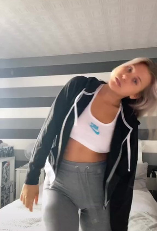 Cute Hannah Simpson in White Crop Top anf Booty Shaking