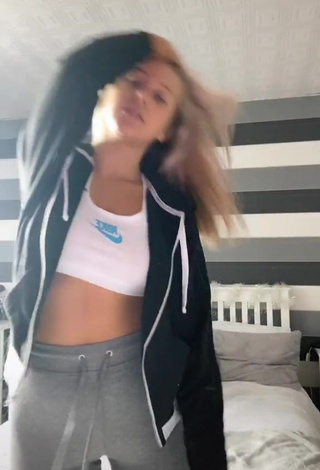 2. Cute Hannah Simpson in White Crop Top anf Booty Shaking