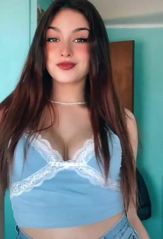 2. Sexy Helen Riu Shows Cleavage in Blue Crop Top
