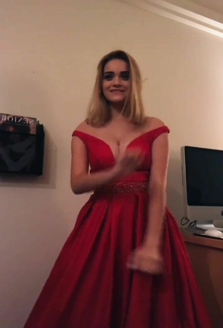 2. Hot Jessi101love Shows Cleavage in Red Dress