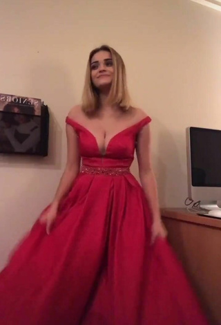 1. Sexy Jessi101love Shows Cleavage in Red Dress