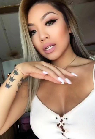 Hot Jessie Le Shows Cleavage in White Top