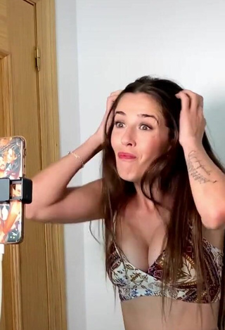 5. Hot Julia Menú García in Crop Top