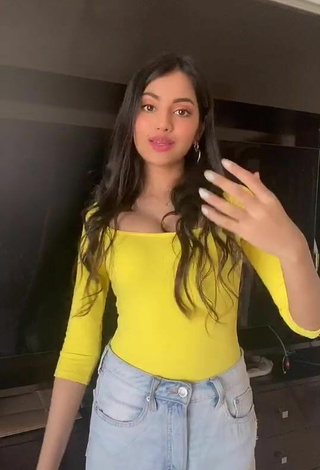 3. Sexy Khushi Hegde in Yellow Top