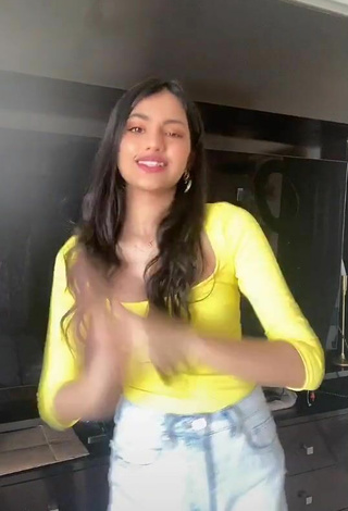 5. Sexy Khushi Hegde in Yellow Top
