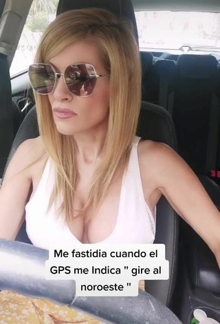 Lidia Demonstrates Alluring Cleavage in a Car