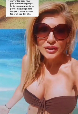 2. Sexy Lidia Shows Cleavage in Brown Bikini Top at the Pool