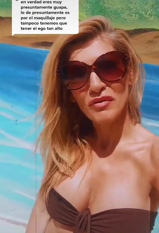 4. Sexy Lidia Shows Cleavage in Brown Bikini Top at the Pool