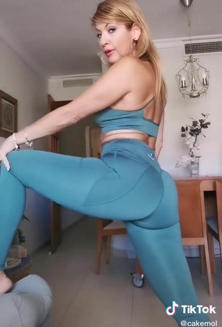 5. Sexy Lidia Shows Butt