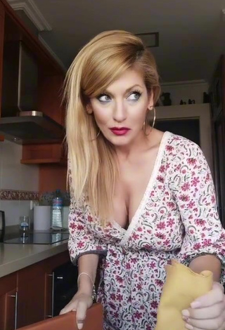 3. Sweetie Lidia Shows Cleavage in Floral Dress