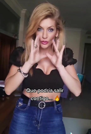 6. Beautiful Lidia Shows Cleavage in Sexy Black Crop Top