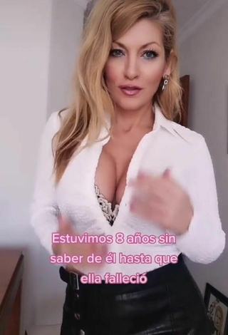 5. Sexy Lidia Shows Cleavage in White Top
