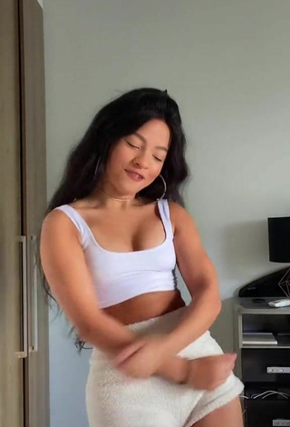 4. Sweetie Carol Mamprin in White Crop Top and Bouncing Tits