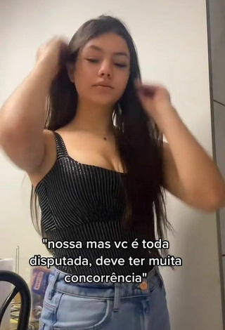 3. Sexy Dudinha Moraes Shows Cleavage in Black Top and Bouncing Tits