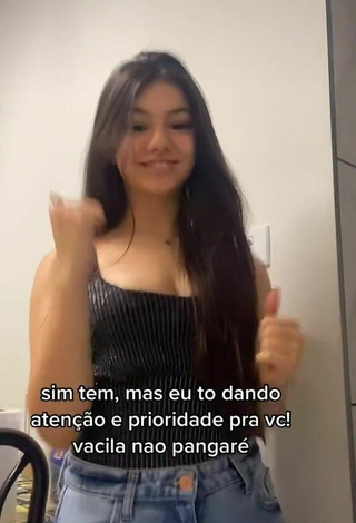 6. Sexy Dudinha Moraes Shows Cleavage in Black Top and Bouncing Tits