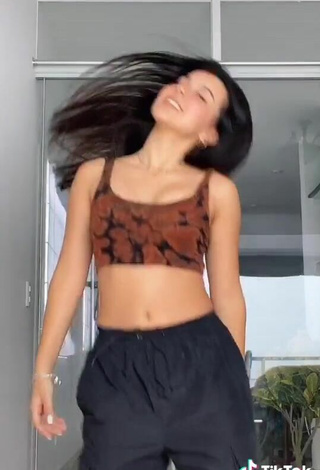 5. Lovely Elisa Costa in Crop Top and Bouncing Breasts