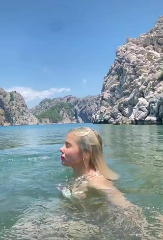 Beautiful Elisa in Sexy Bikini in the Sea